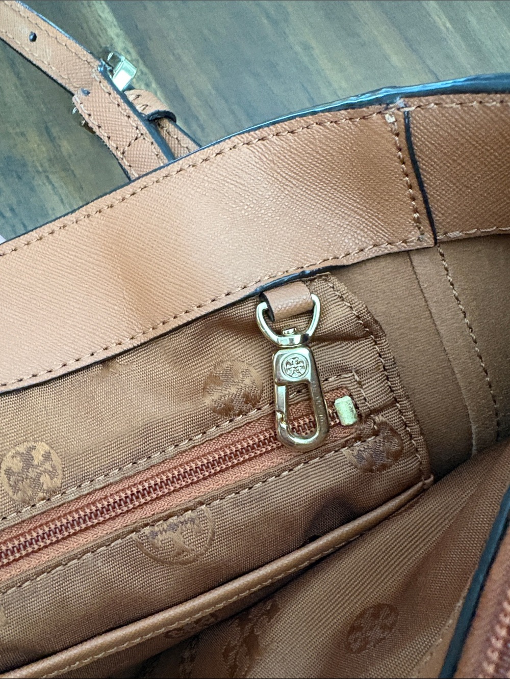 Tory Burch York Buckle Tote - Picture 14 of 16